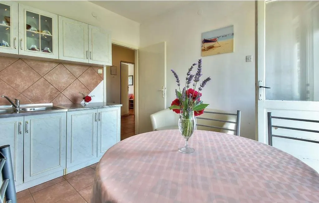 Apartments Sunce 乌马格